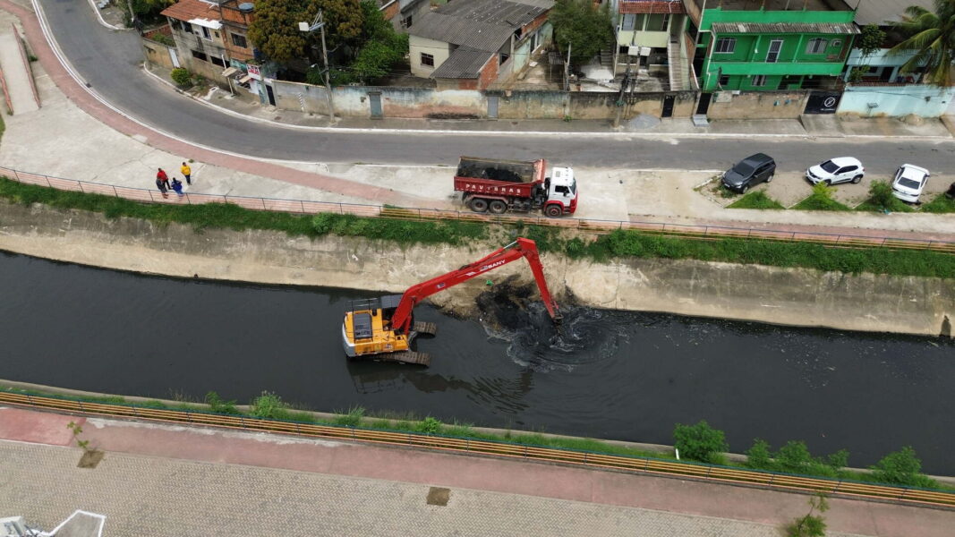 Nova Iguaçu intensifica limpeza de rios e valões para evitar transbordamentos