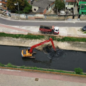 Nova Iguaçu intensifica limpeza de rios e valões para evitar transbordamentos
