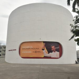 Wagner Moura ganha homenagem no Teatro Raul Cortez em Duque de Caxias