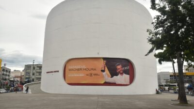 Wagner Moura ganha homenagem no Teatro Raul Cortez em Duque de Caxias
