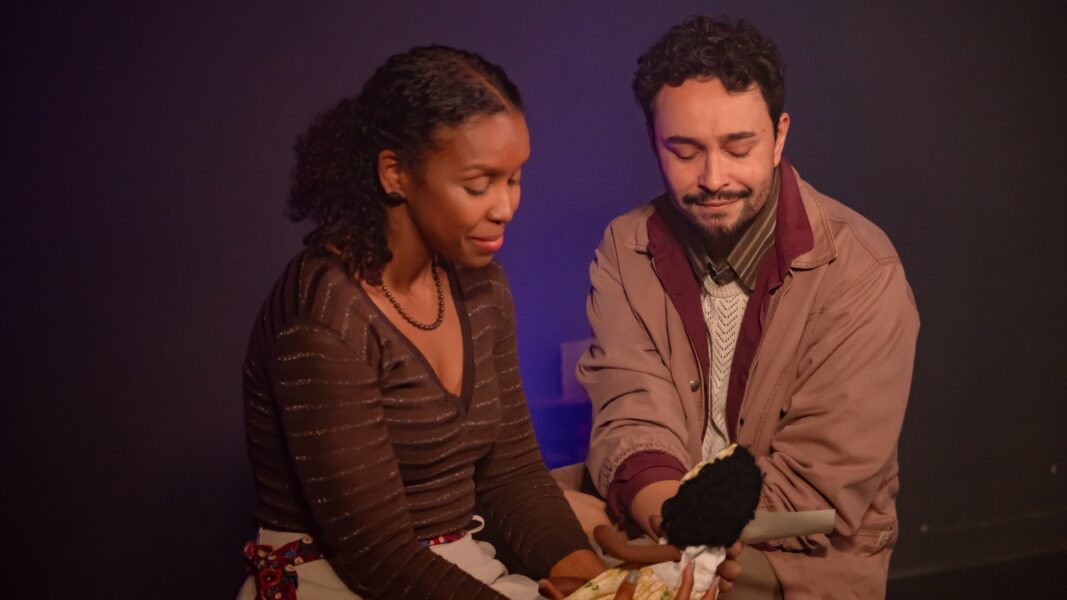 Espetáculo “Carta aos Vagalumes” aposta na delicadeza para falar de afeto e perdão