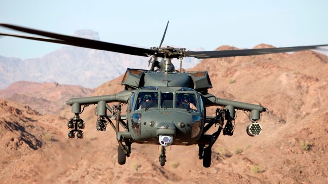 Cláudio Castro assina aquisição de helicóptero Black Hawk durante a formatura de 474 novos soldados da PM