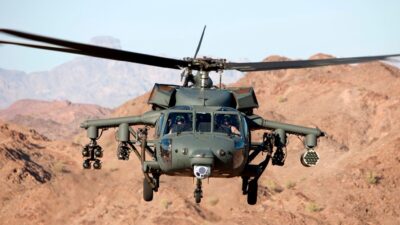 Cláudio Castro assina aquisição de helicóptero Black Hawk durante a formatura de 474 novos soldados da PM