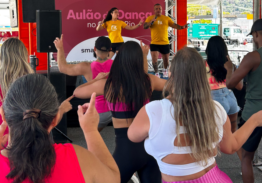Shopping Grande Rio promove aulão de dança gratuito em parceria com a Smart Fit, no dia 31 de janeiro