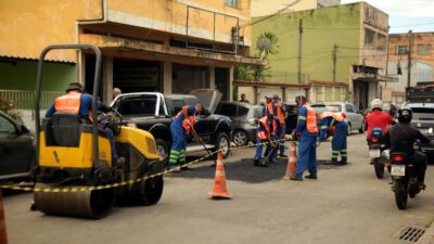 Prefeitura de Nova Iguaçu mantém operação tapa-buraco em vias de grande circulação