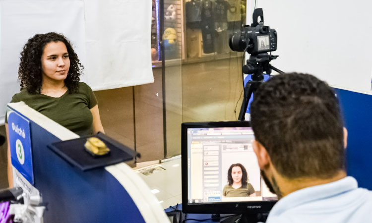 Dia da Mulher: Detran RJ vai oferecer, neste sábado (7/3), atendimento prioritário a mulheres para emissão de identidades