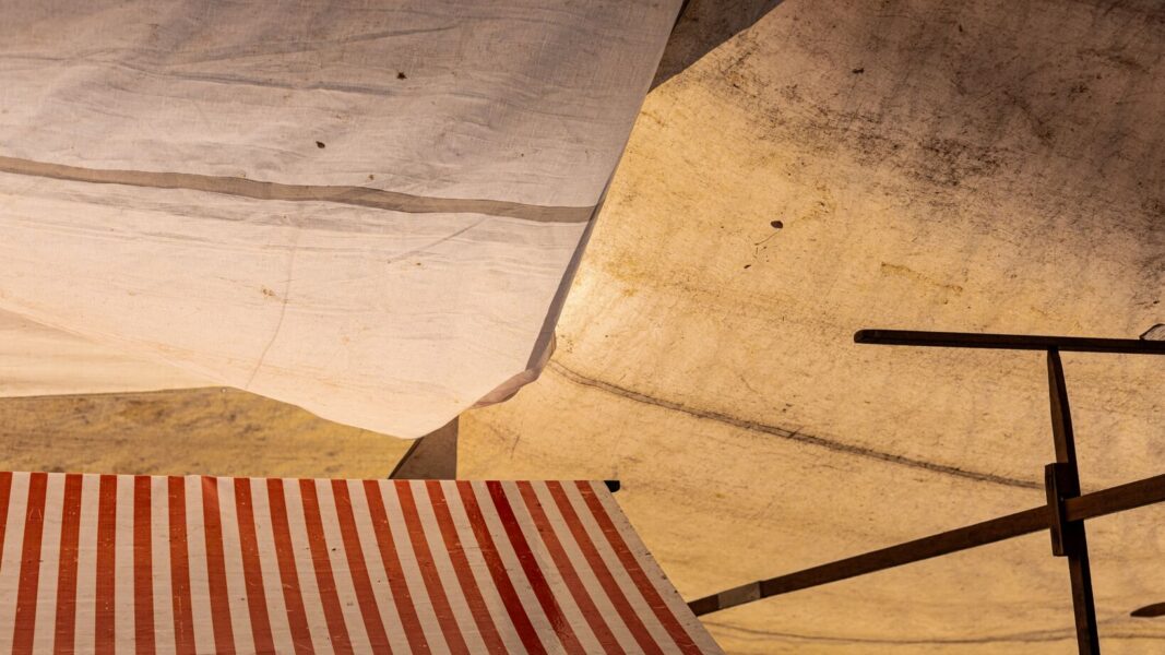 Luisa Macedo expõe “Dia de feira, dia de festa” no Sesc Duque de Caxias