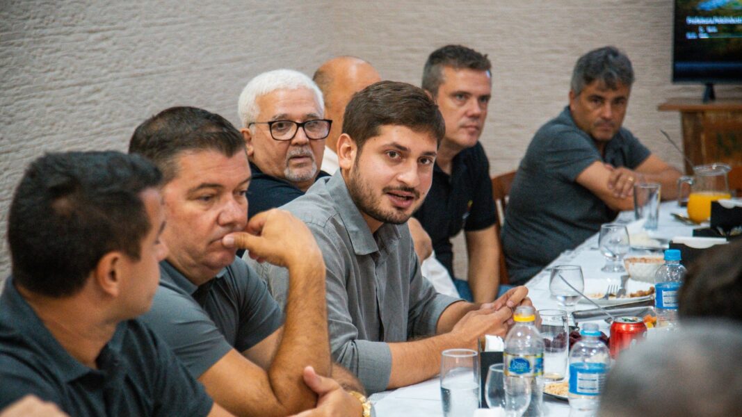 Prefeito de Paracambi se reúne com empresários do Condomínio Empresarial para geração de empregos