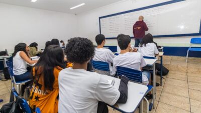 Governo do Estado abre 4,5 mil vagas para ampliação da carga horária de professores da rede estadual