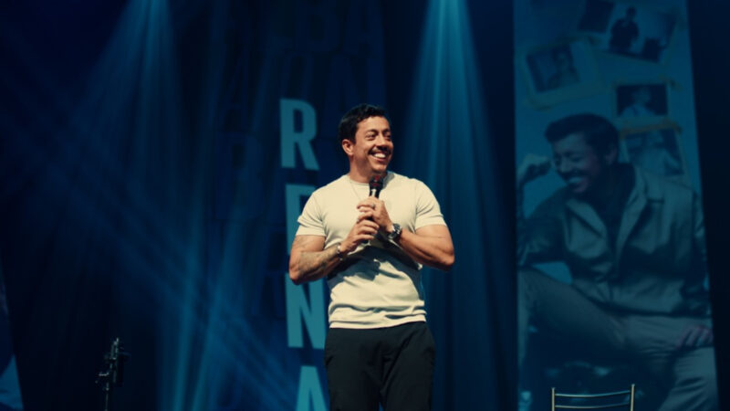 Turnê de sucesso de Renato Albani chega ao Teatro Raul Cortez neste final de semana