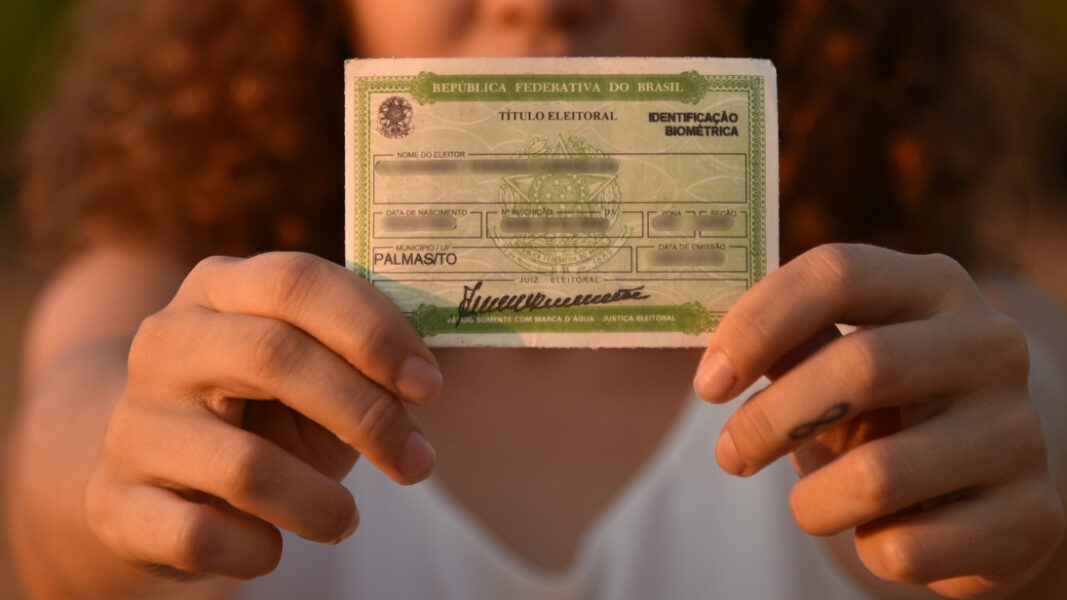 Quase 1 milhão de eleitoras e eleitores precisam regularizar o título até 6 de maio