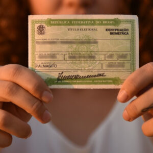 Quase 1 milhão de eleitoras e eleitores precisam regularizar o título até 6 de maio