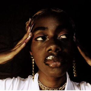 XAMY anuncia turnê “Marolenta Freestyle 2026” e reforça conexão com a Baixada Fluminense