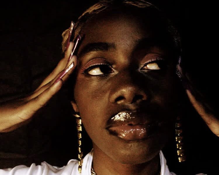 XAMY anuncia turnê “Marolenta Freestyle 2026” e reforça conexão com a Baixada Fluminense