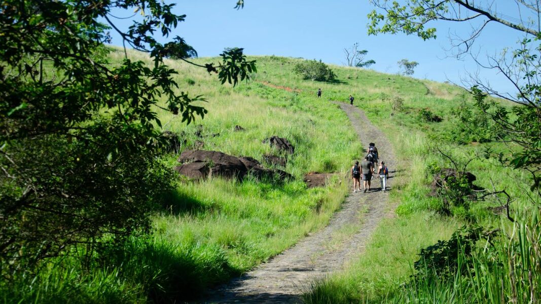 Japeri promove trilha ao Pico da Coragem com aulão de zumba e sorteio de voo livre neste sábado (18)