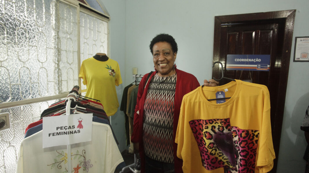 Oficinas de costura em Nova Iguaçu transformam criatividade em renda para mulheres