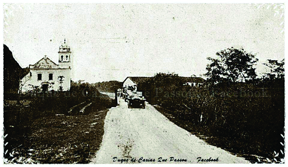 A Avenida Automóvel Clube e a estrada esquecida que ajudou a construir a Baixada Fluminense 1 Um tempo onde as estradas eram para aventureiros. Avenida Automóvel Clube, Igreja do Pilar em 1924, antes de ser inaugurada. Foto: Duque de Caxias que Passou.