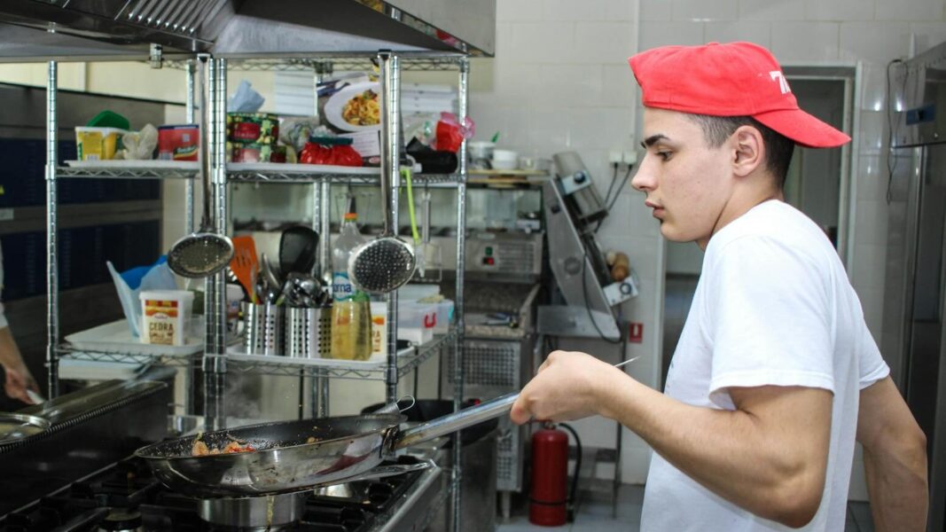 Governo do Estado divulga esta semana 3,1 mil oportunidades de emprego formal, estágio e jovem aprendiz