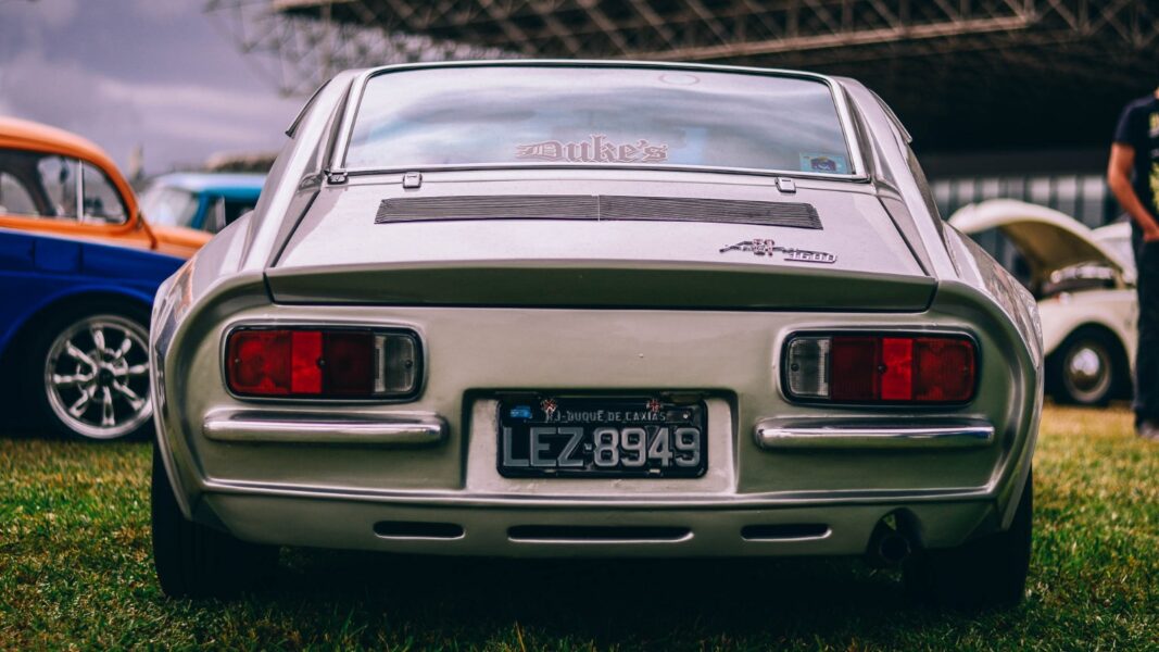 Fim de semana na Baixada Fluminense tem stand-up comedy, encontro de carros clássicos, festival de arte e as últimas chances de ver exposições que encerram