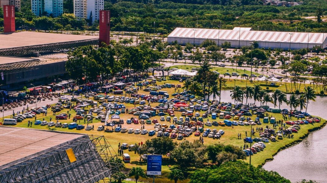 Duque de Caxias promove encontro de carros clássicos na Nova Arena da Baixada