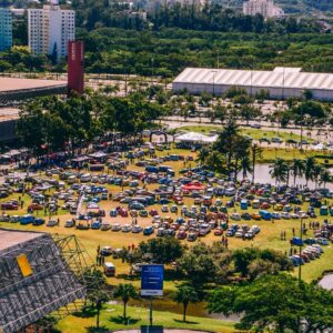 Duque de Caxias promove encontro de carros clássicos na Nova Arena da Baixada