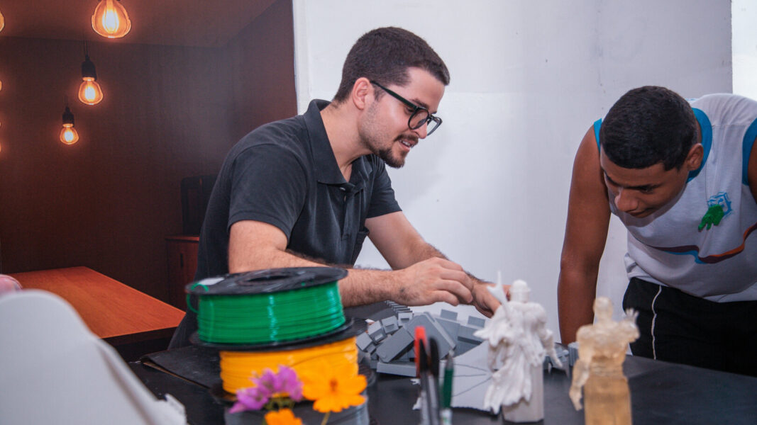 Paracambi inaugura Laboratório Maker e amplia acesso de estudantes à tecnologia e inovação