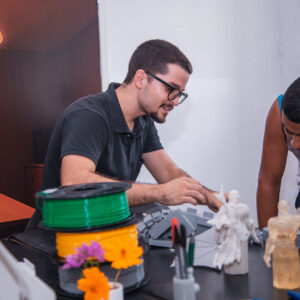 Paracambi inaugura Laboratório Maker e amplia acesso de estudantes à tecnologia e inovação
