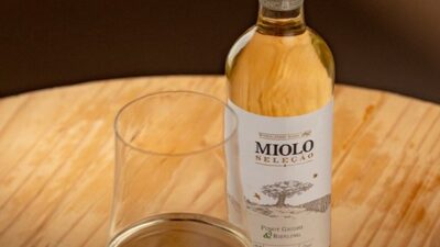 Shopping Nova Iguaçu presenteia namorados com vinho em junho