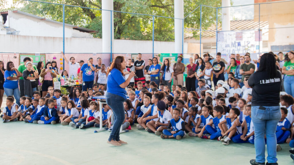 Escola de Belford Roxo realiza Feira de Ciências com tema ambiental e peça teatral sobre o bairro