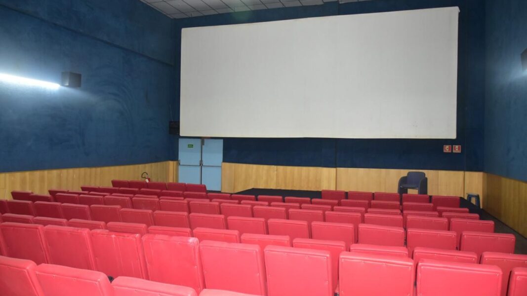 Cine Escola Duque de Caxias será reaberto após 11 anos com sessões gratuitas para estudantes