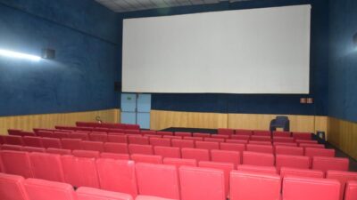 Cine Escola Duque de Caxias será reaberto após 11 anos com sessões gratuitas para estudantes