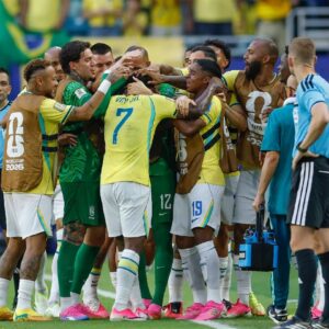 É hoje: Brasil enfrenta o Japão às 14h nas oitavas da Copa — e as prefeituras da Baixada decretaram ponto facultativo