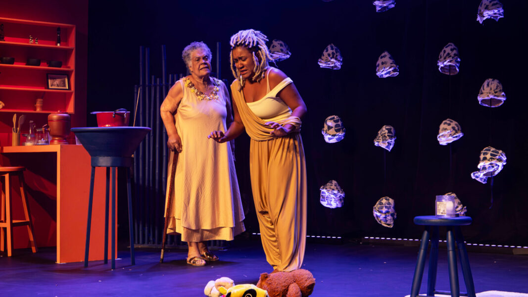 “Mãe Baiana” promove arte, memória e diálogo em apresentação gratuita em Duque de Caxias