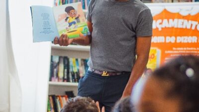 Livro criado por educador de Mesquita ensina crianças a reconhecer situações de violência sexual