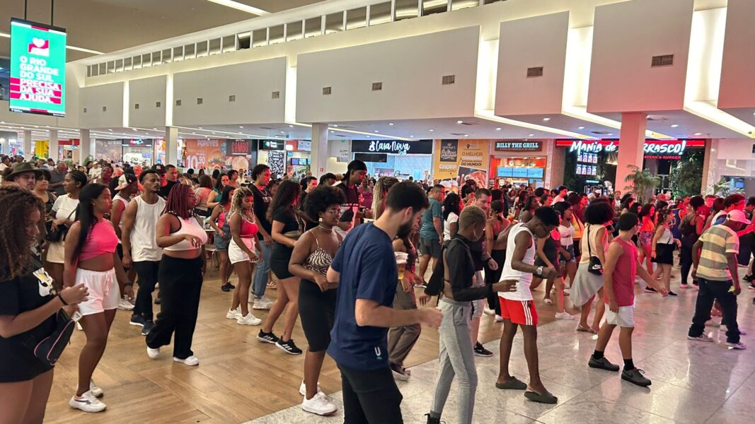 DJ Vig comanda nova edição do Baile Charme no Shopping Nova Iguaçu na próxima terça-feira (28)