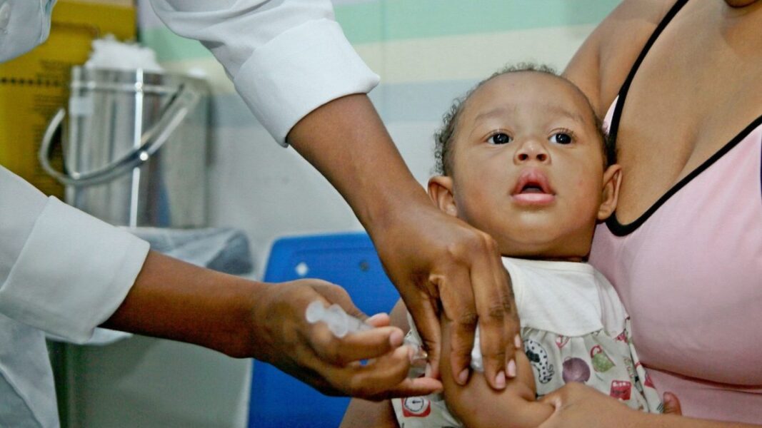 Nova Iguaçu amplia pontos de vacinação infantil com Pneumo 20