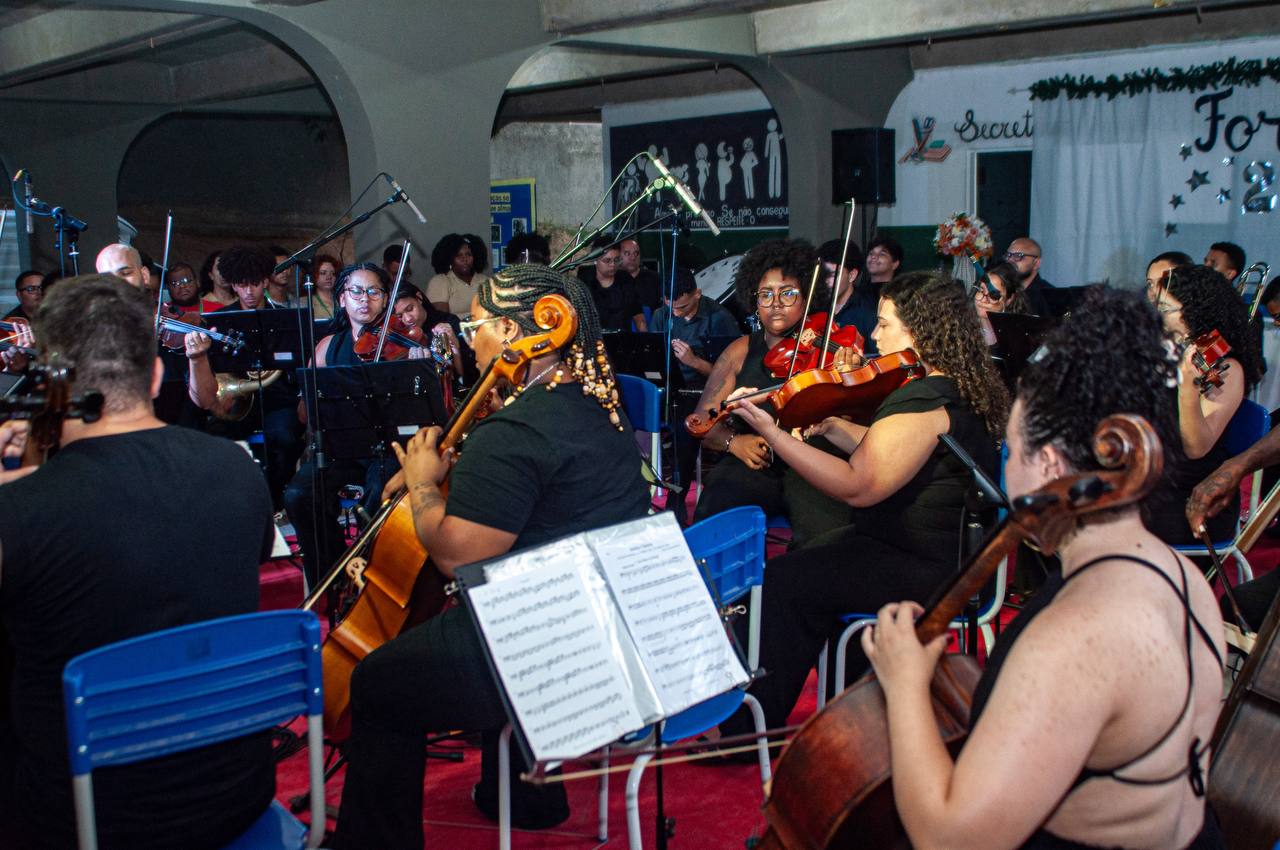 Japeri recebe Orquestra Light da Rocinha com participação especial da cantora japeriense Carolinne Oliveira