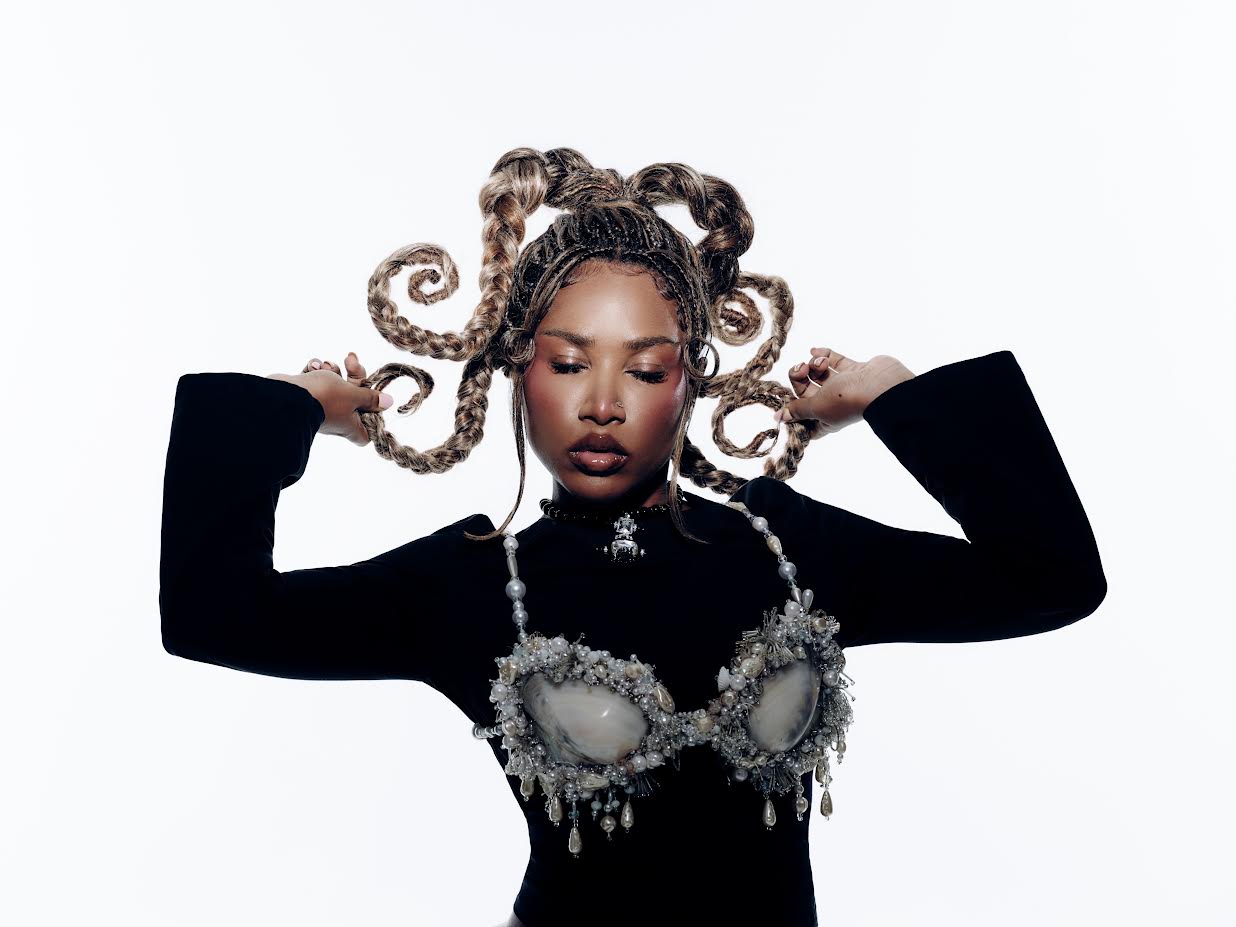 Ebony encerra a era “KM2 (De Luxo)”, na Fundição Progresso, com maior show headline de sua carreira