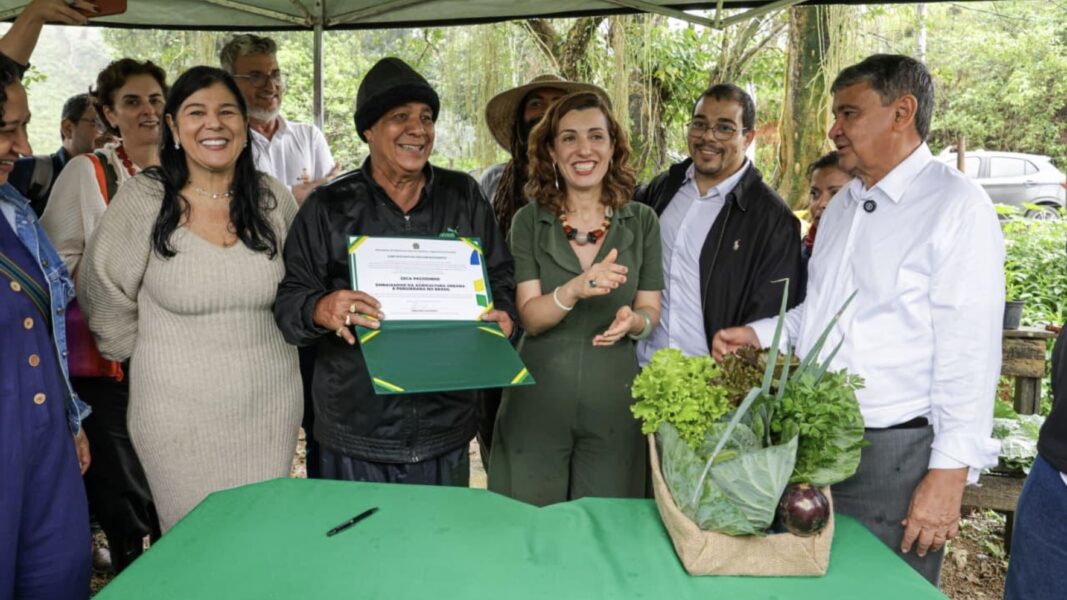 Zeca Pagodinho recebe título de Embaixador da Agricultura Urbana