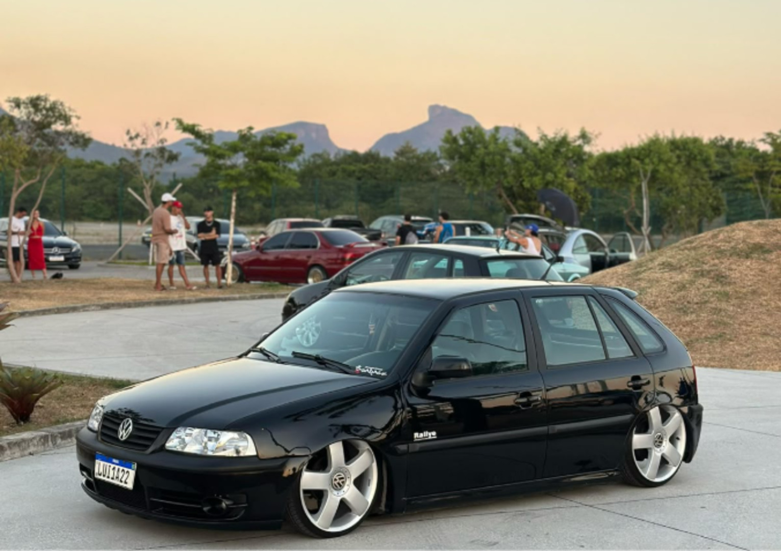 Shopping Nova Iguaçu recebe encontro de carros modificados, rebaixados e antigos neste domingo