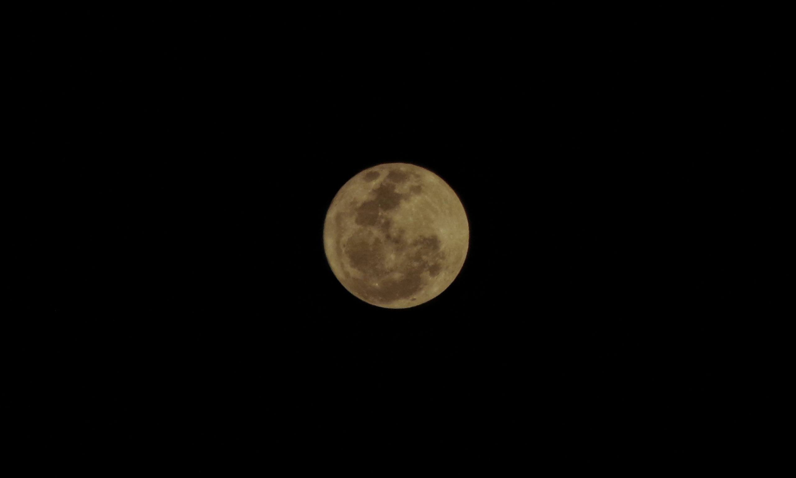 Da Baixada para o Espaço: Fotógrafo de Nova Iguaçu tem imagem da Lua reconhecida pela Agência Espacial Brasileira