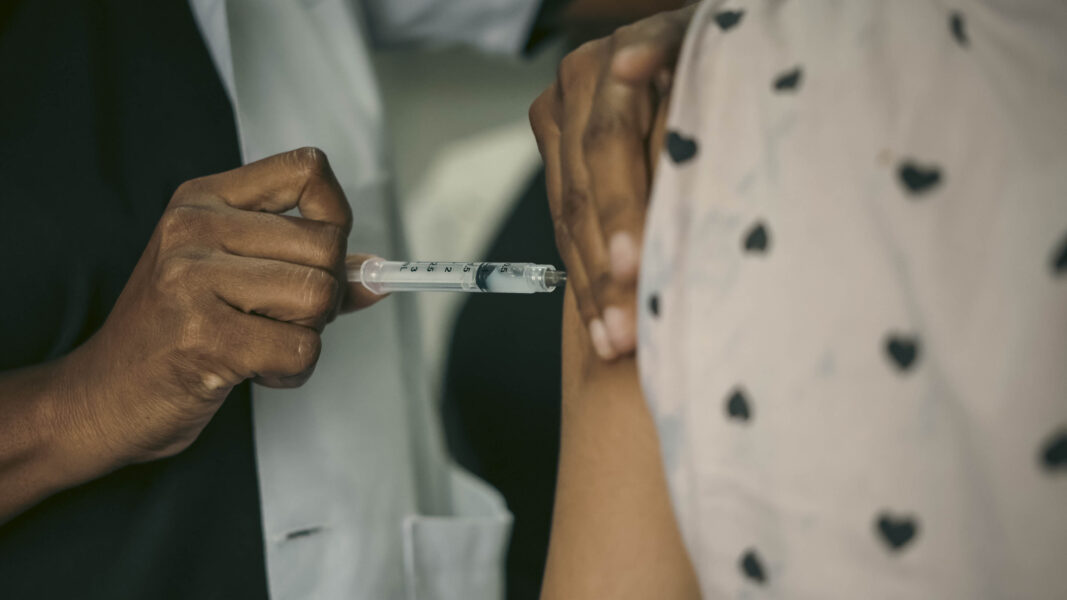 Belford Roxo, Duque de Caxias e Nova Iguaçu recebem vacinação de resgate contra meningite