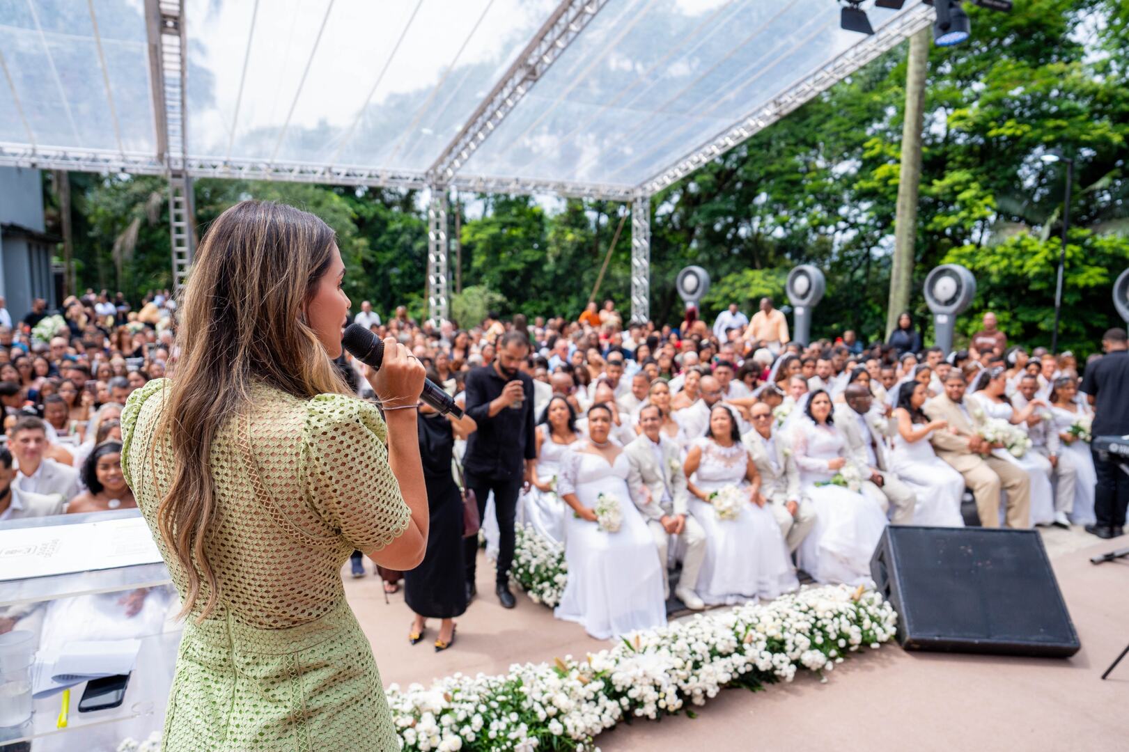 Duque de Caxias realiza casamento coletivo gratuito para 60 casais em Xerém