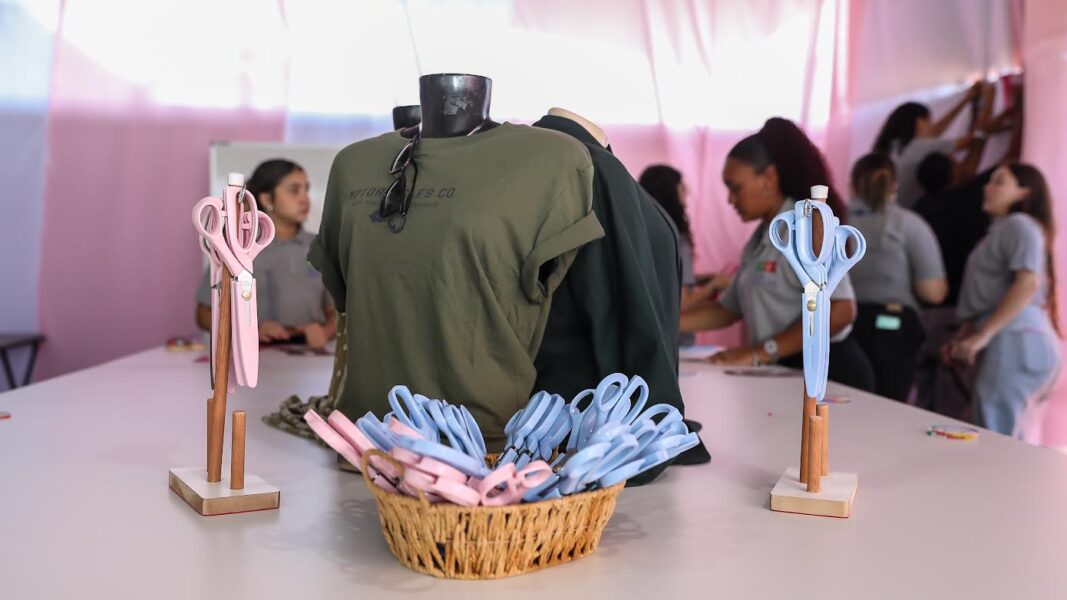 Associação de ex-alunos de Ciep de Caxias lança curso gratuito de costura e bordado para moradores de Jardim Gramacho